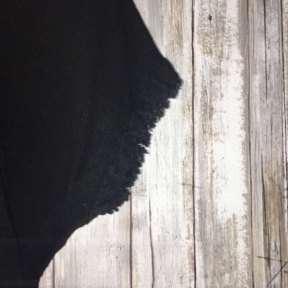 Umgee Black Fringe Sleeve & Bottom Linen - Picture 2 of 4